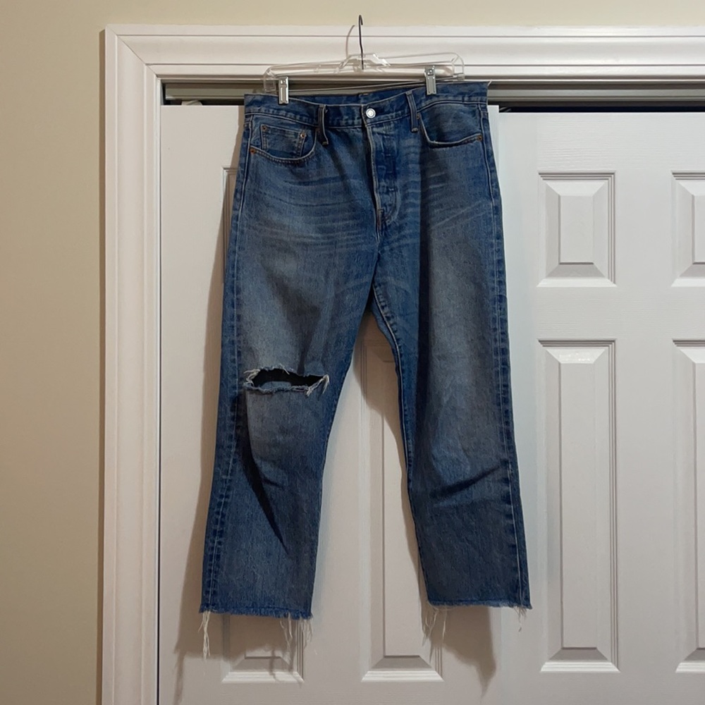 Levi’s straight-leg Medium Wash Ripped Jeans